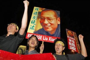 施英：一周新闻聚焦：刘晓波荣获诺贝尔和平奖之海外媒体报道热评1