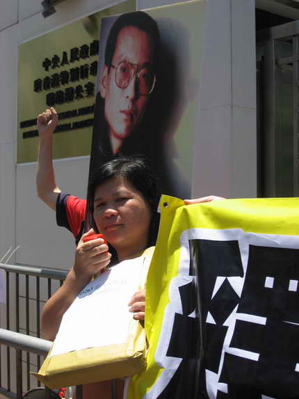 记协主席麦燕庭讲话，抗议中联办拒绝接受签名是藐视香港民意