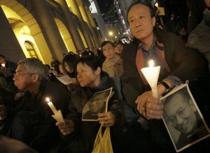 香港民主派人士于1月12日为刘晓波举行烛光祈祷会