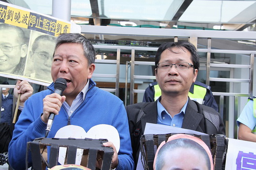 独立中文笔会等团体要求中国当局释放刘晓波停止软禁刘霞08