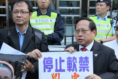 独立中文笔会等团体要求中国当局释放刘晓波停止软禁刘霞11