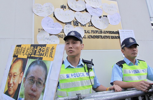独立中文笔会等团体要求中国当局释放刘晓波停止软禁刘霞18