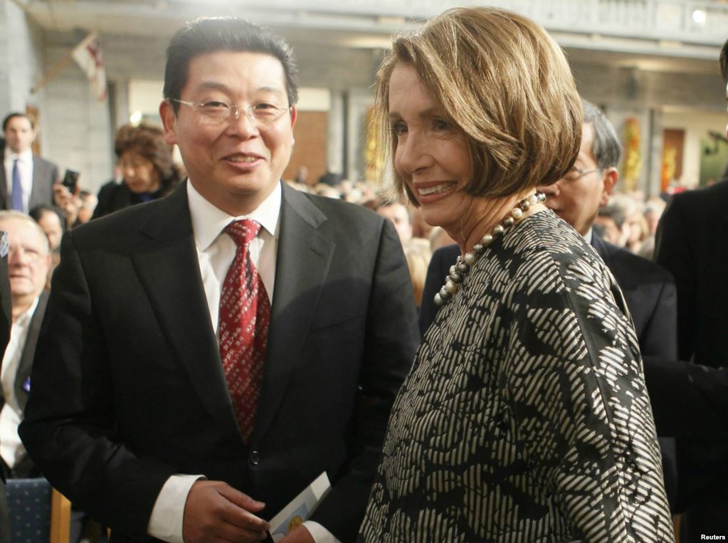 3 2010年12月10日，美国众议院议长佩洛西和中国民运人士杨建利在挪威奥斯陆参加诺贝尔和平奖典礼