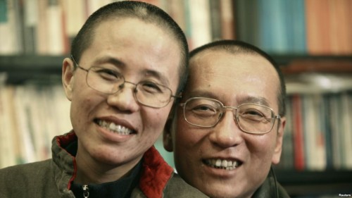 刘晓波的家人2010年10月发布的照片显示刘晓波和妻子刘霞